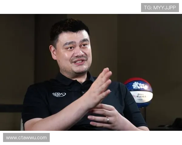 姚明打黑板传递教育理念引发热议篮球巨星的另一面展现智慧与责任 姚明打黑板传递教育理念引发热议篮球巨星的另一面展现智慧与责任